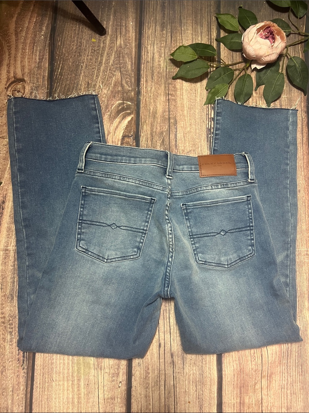 Lucky brand women's light wash raw hem denim jeans size 6/28